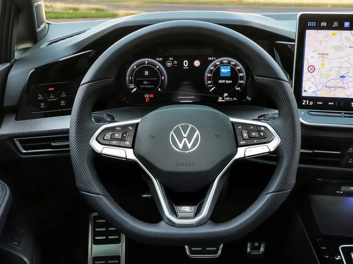 Volkswagen Golf VIII Рестайлинг Универсал 5 дв. — фото 7