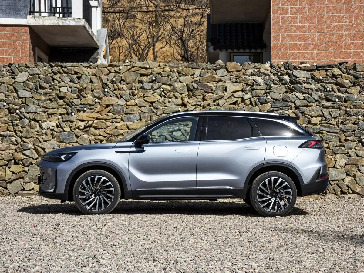 BAIC X75 2024 – н.в. Внедорожник 5 дв. — 照片 2