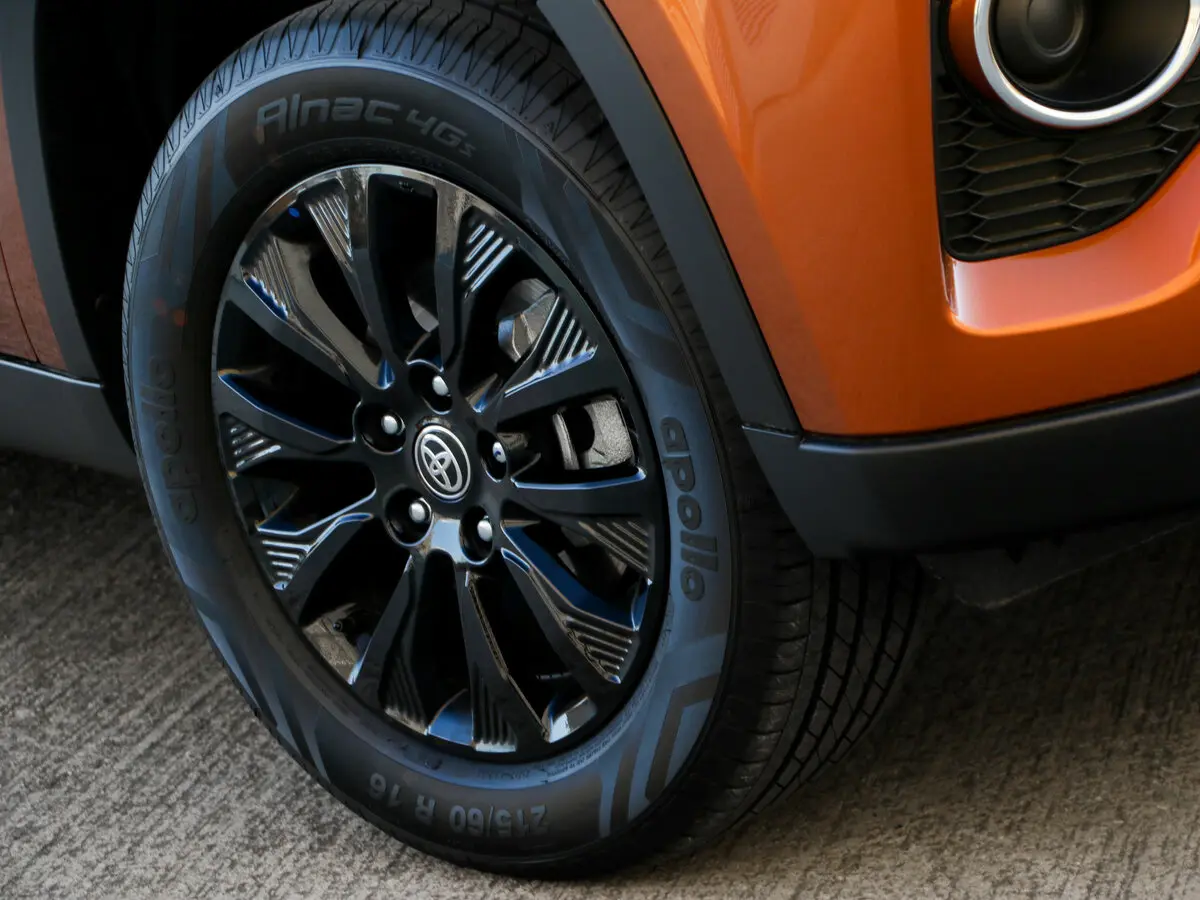 Toyota Urban Cruiser II Внедорожник 5 дв. — фото 15