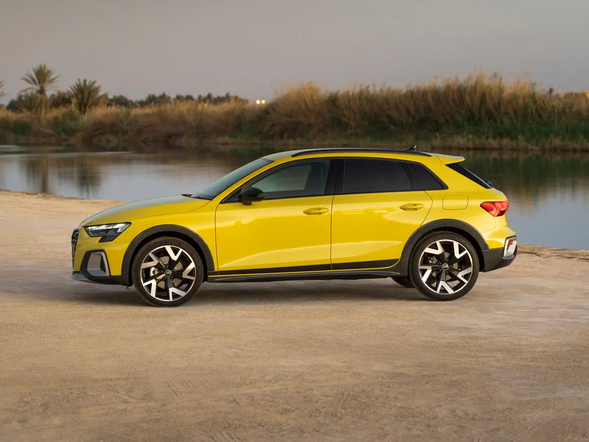 Audi A3 IV (8Y) Рестайлинг Хэтчбек 5 дв. Allstreet — сүрөт 2