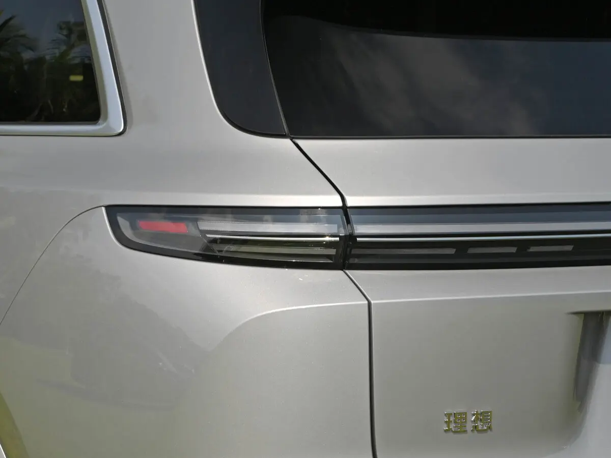 Li Auto (Lixiang) L7 I Рестайлинг Внедорожник 5 дв. — фото 18