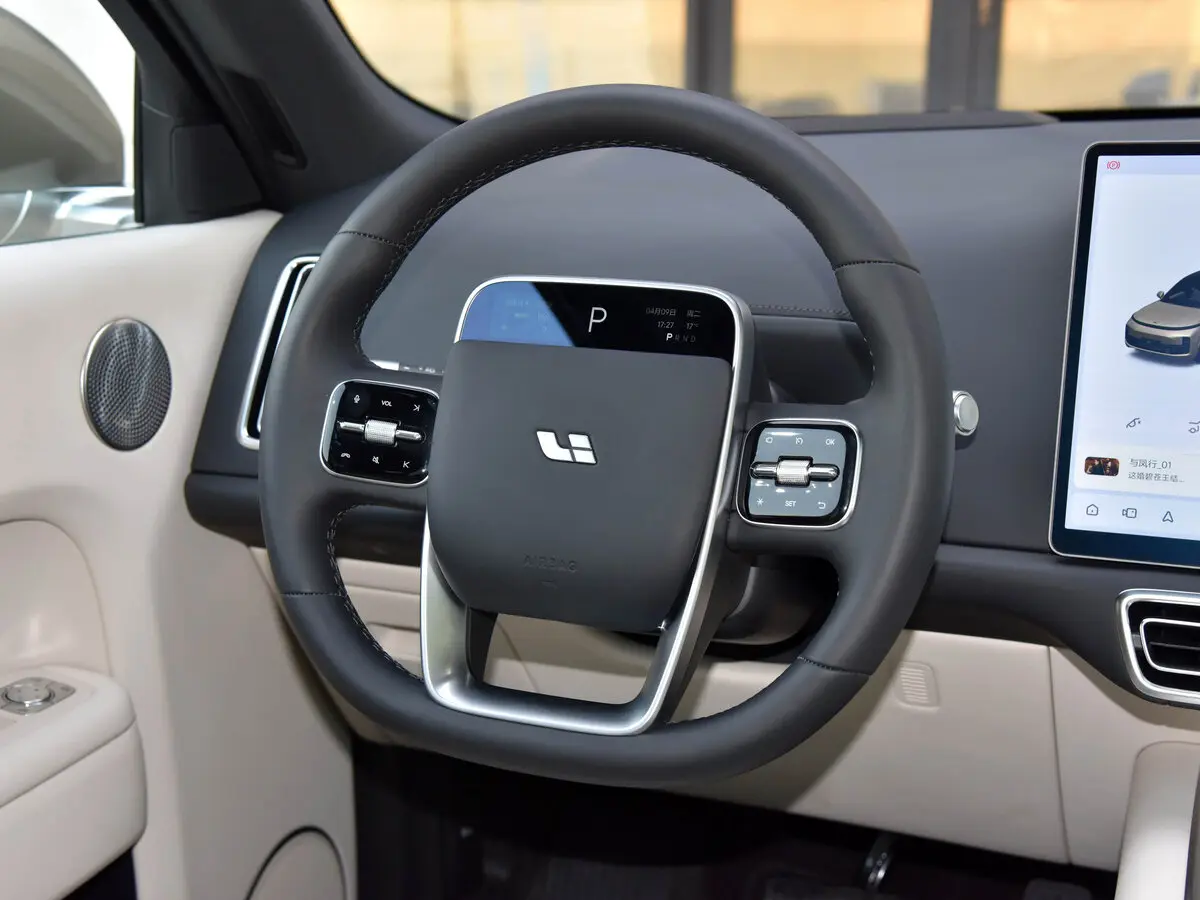 Li Auto (Lixiang) L9 I Рестайлинг Внедорожник 5 дв. — фото 9