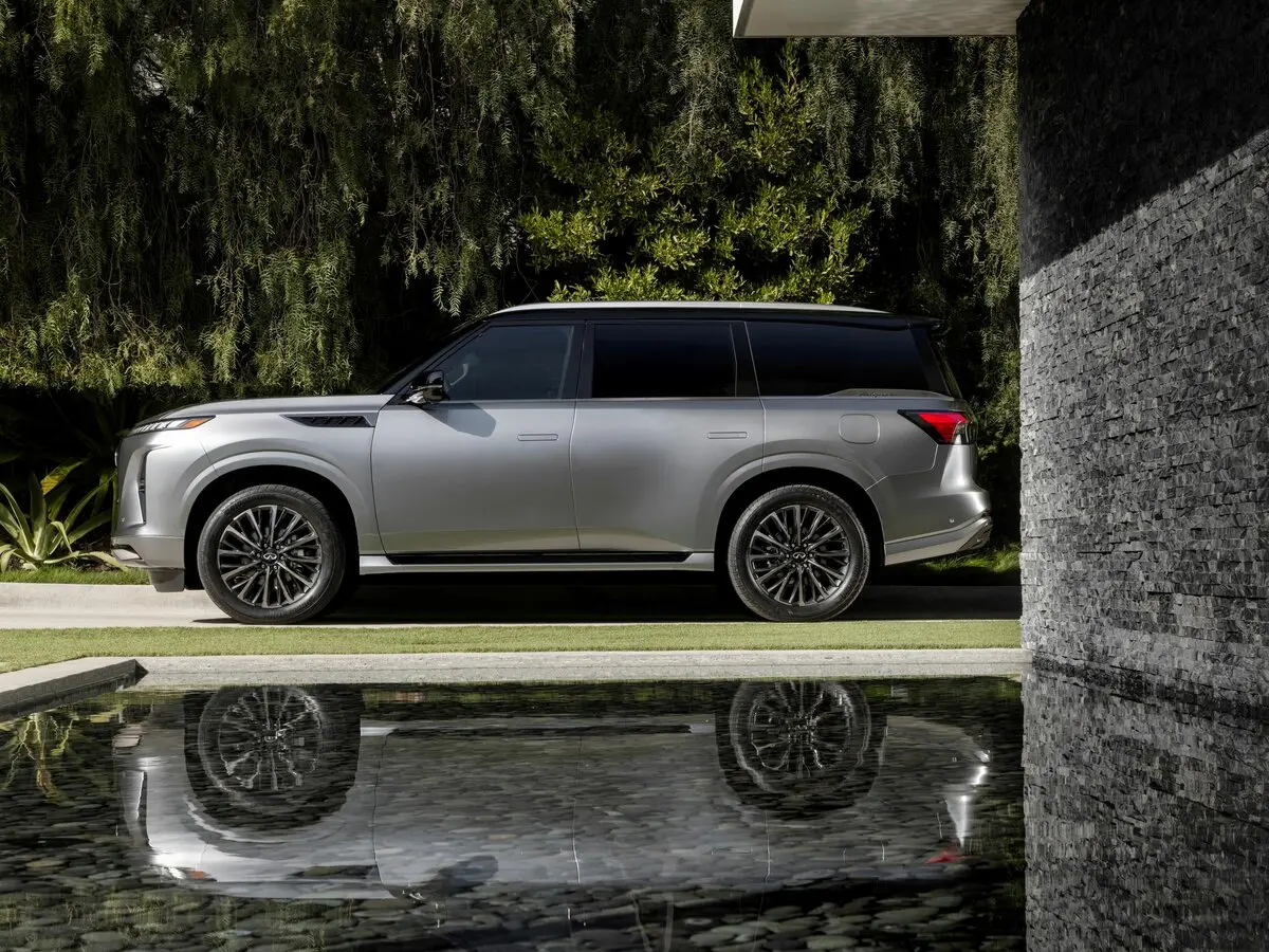 Infiniti QX80 II Внедорожник 5 дв. — 照片 2