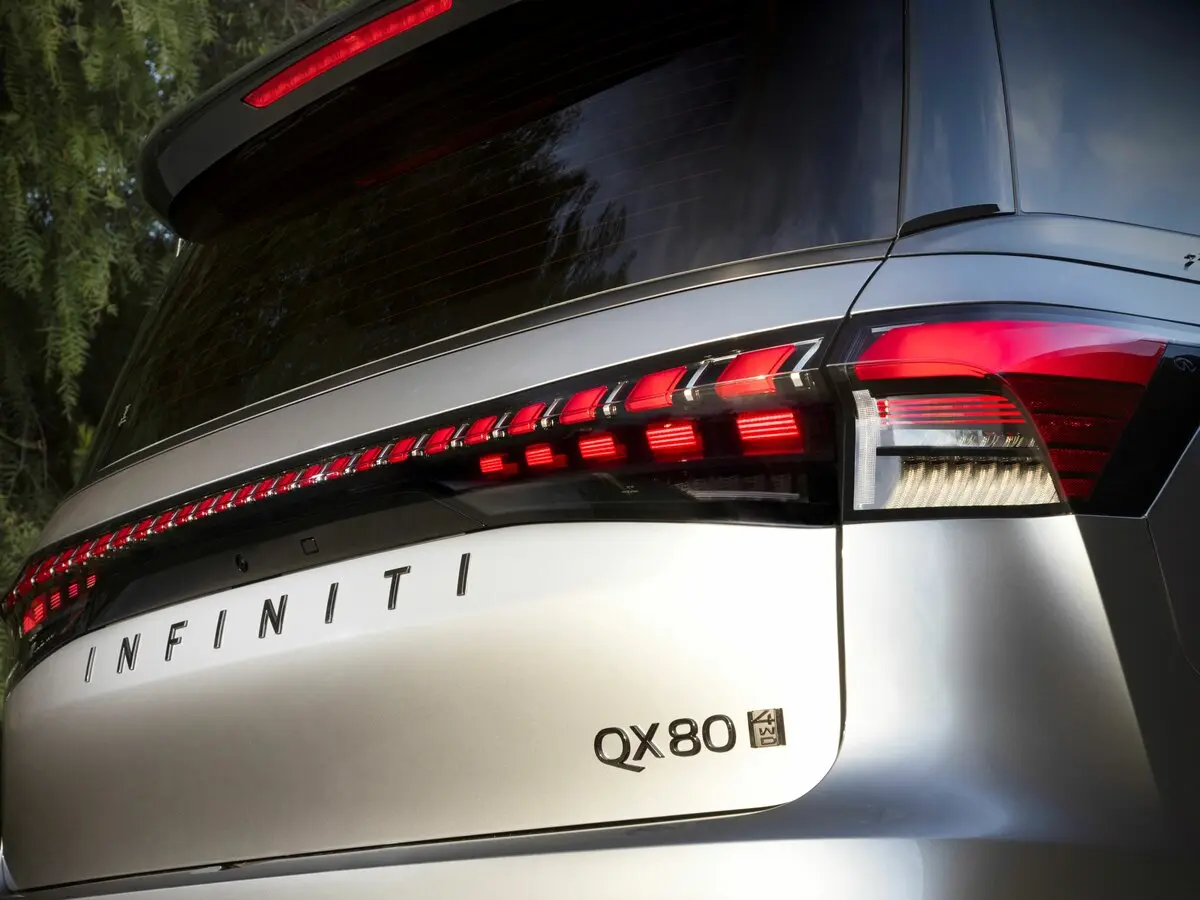 Infiniti QX80 II Внедорожник 5 дв. — 照片 13