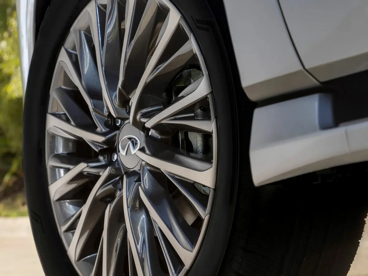 Infiniti QX80 II Внедорожник 5 дв. — 照片 16
