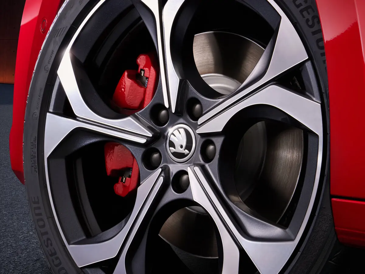 Skoda Octavia RS IV Рестайлинг Лифтбек — сүрөт 10