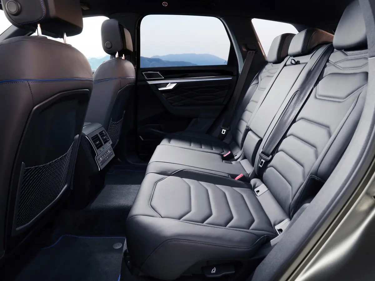 Volkswagen Touareg R III Рестайлинг Внедорожник 5 дв. — сүрөт 8
