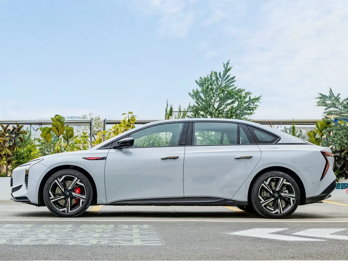 Hongqi EH7 2024 – н.в. Седан — 照片 2
