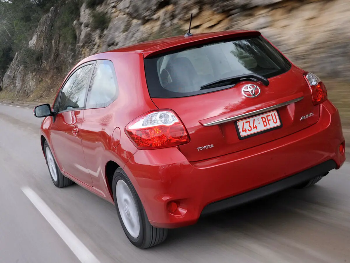 Toyota Auris I Рестайлинг Хэтчбек 3 дв. — photo 4