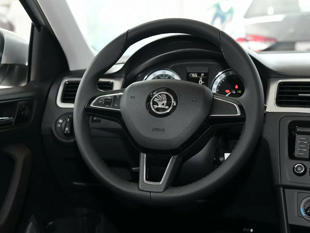 Skoda Rapid I Рестайлинг Седан L — фото 8
