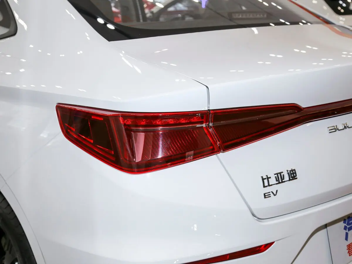 BYD E3 2019 – 2023 Седан — 照片 7