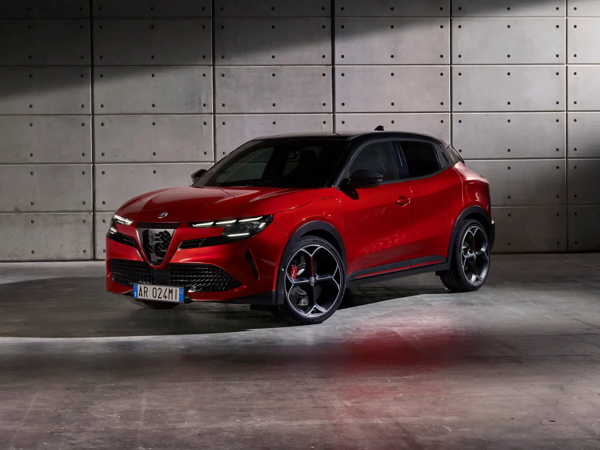 Alfa Romeo Junior 2024 – н.в.