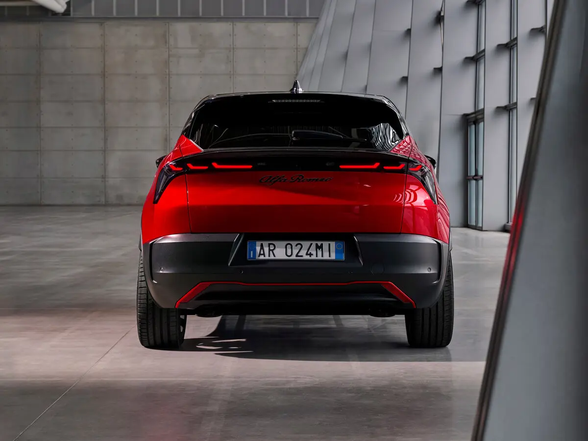 Alfa Romeo Junior 2024 – н.в. Внедорожник 5 дв. — сүрөт 4