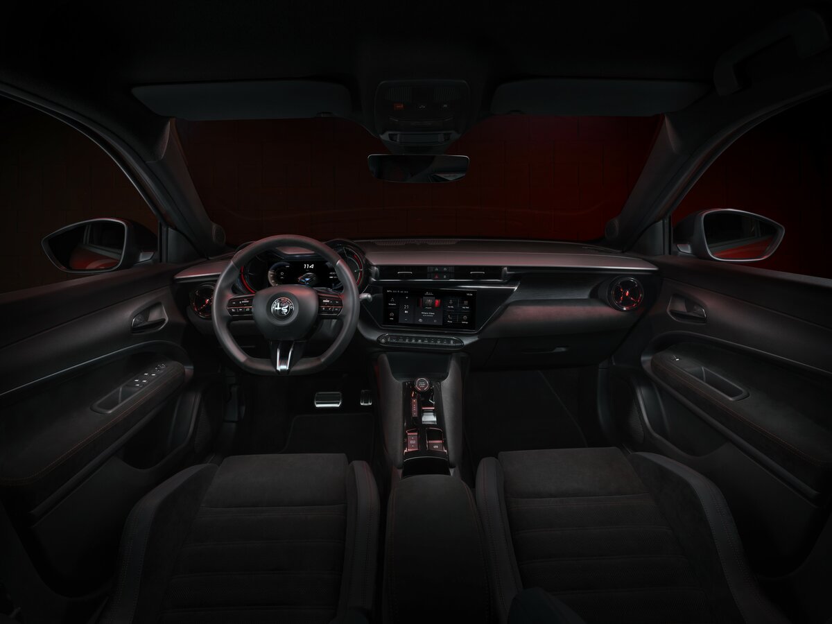 Alfa Romeo Junior 2024 – н.в. Внедорожник 5 дв.