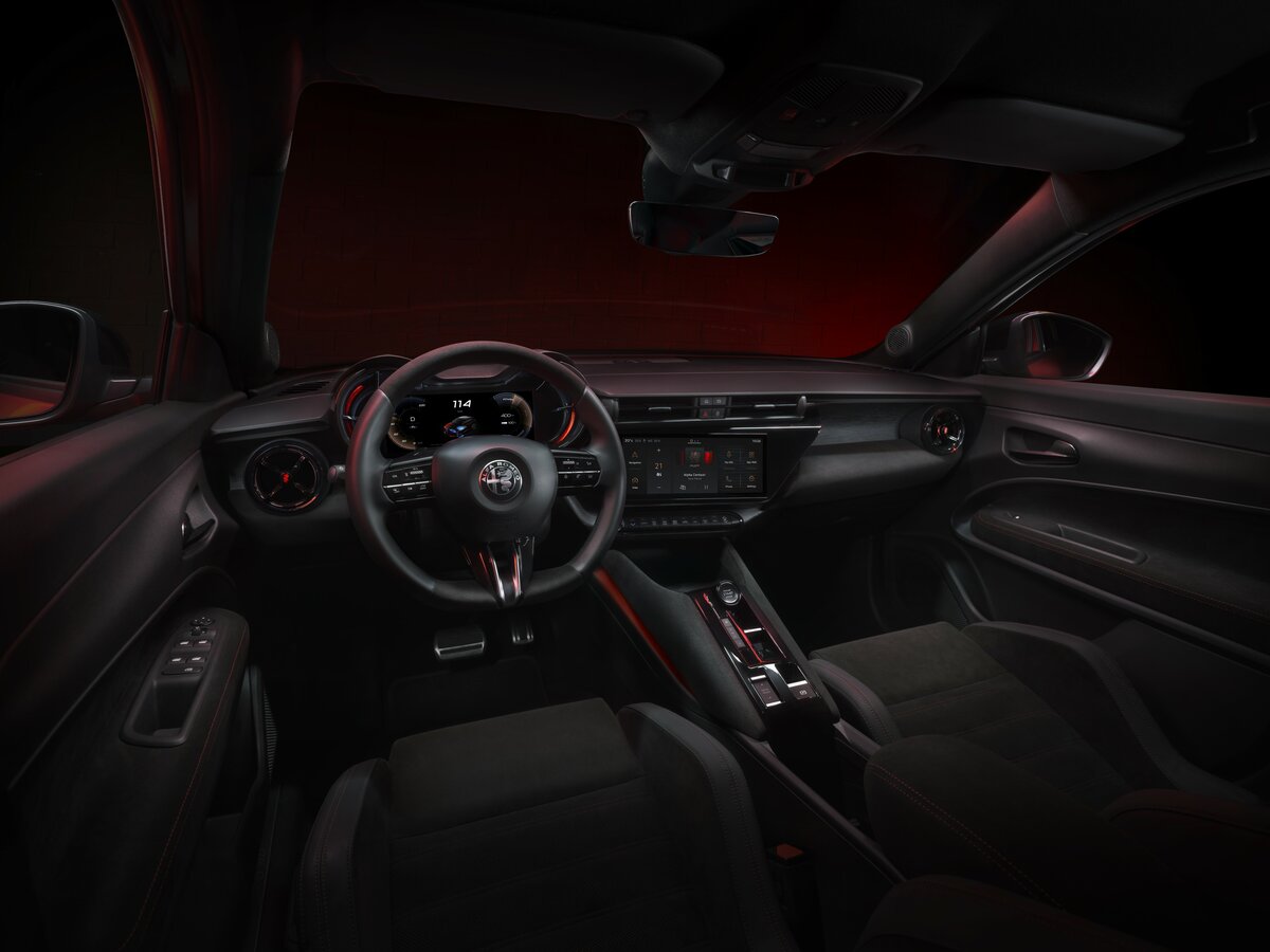 Alfa Romeo Junior 2024 – н.в. Внедорожник 5 дв.