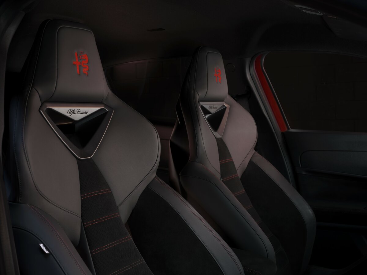 Alfa Romeo Junior 2024 – н.в. Внедорожник 5 дв.