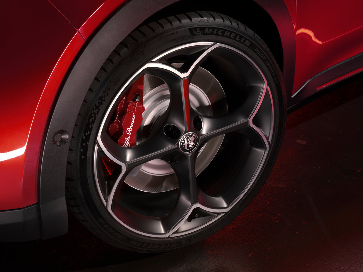 Alfa Romeo Junior 2024 – н.в. Внедорожник 5 дв.