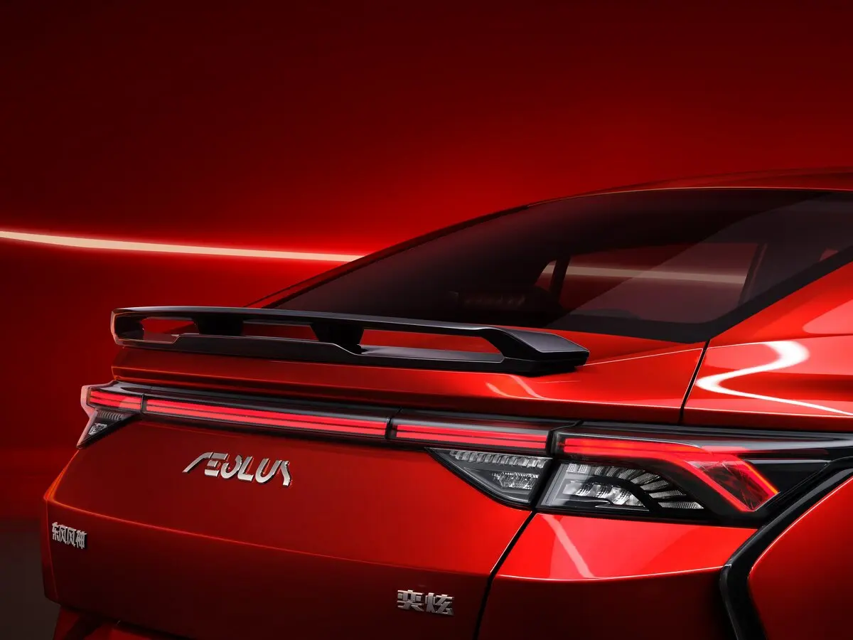 Dongfeng Aeolus Yixuan I Рестайлинг Седан — 照片 11