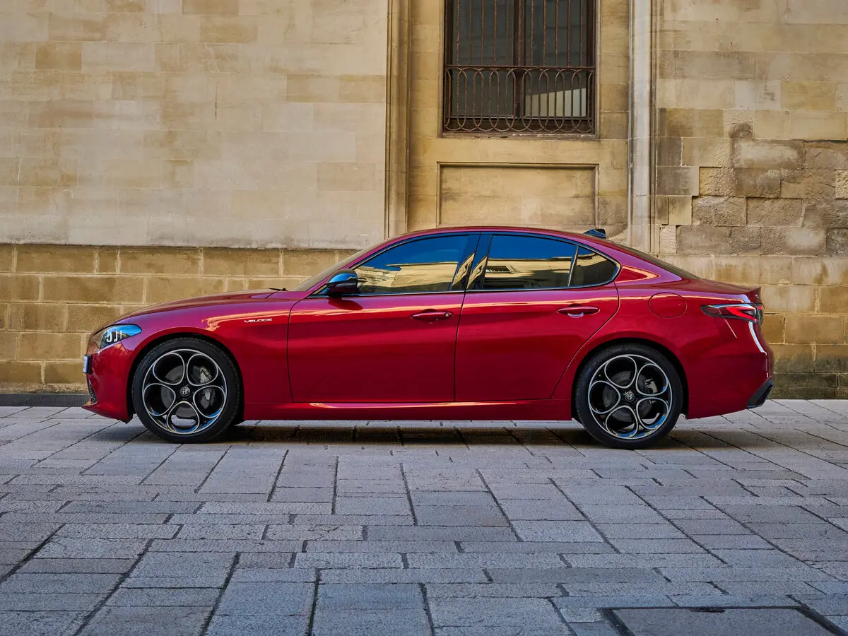 Alfa Romeo Giulia II (952) Рестайлинг 2 Седан — сүрөт 2