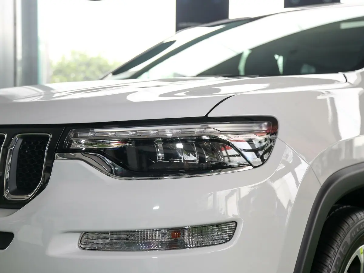 Jeep Grand Commander I (K8) Внедорожник 5 дв. — сүрөт 10