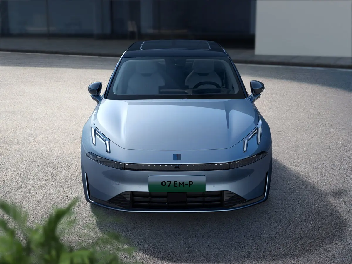 Lynk & Co 07 I Седан — фото 3