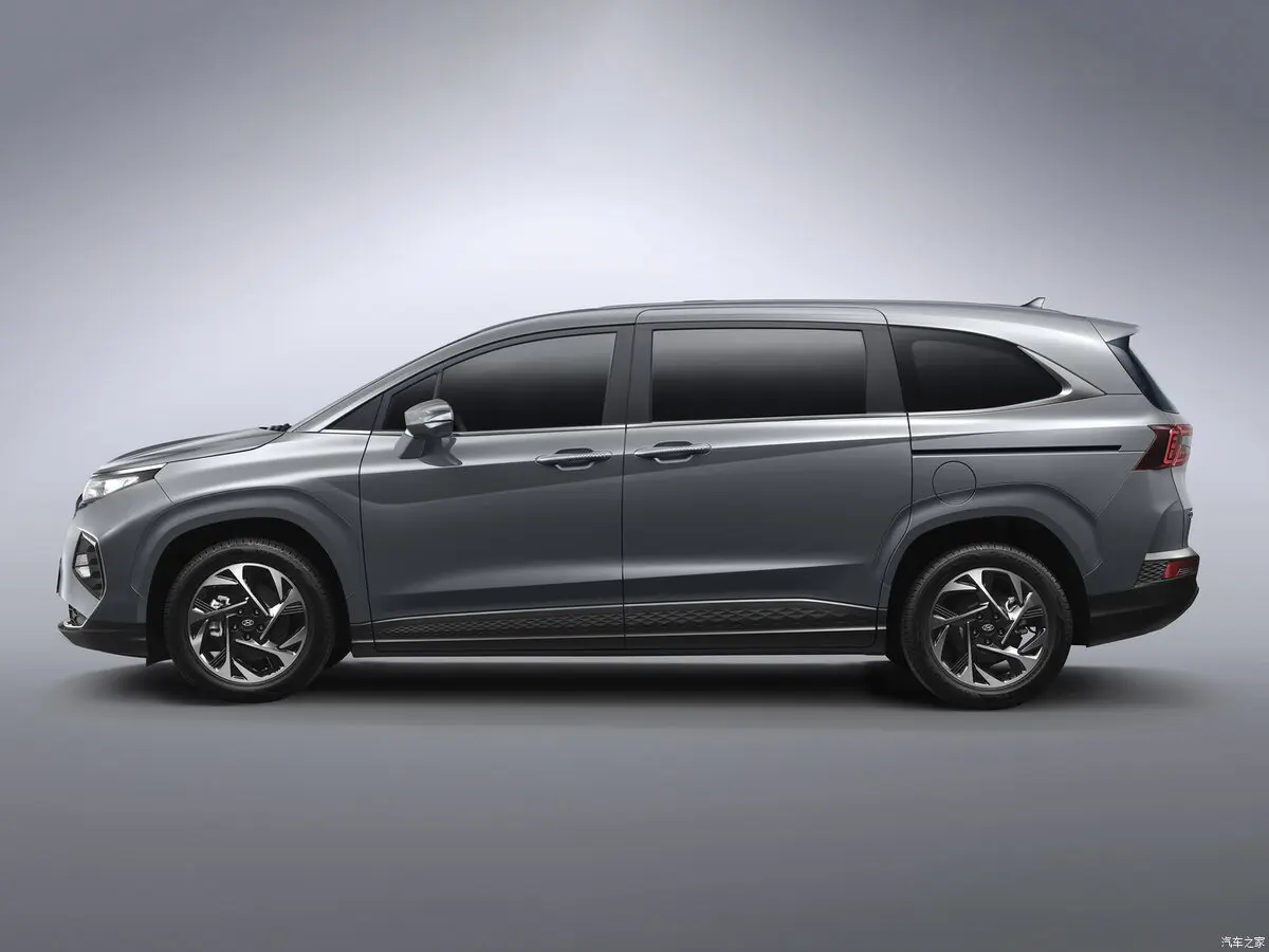 Hyundai Custin 2021 – н.в. Минивэн — photo 2