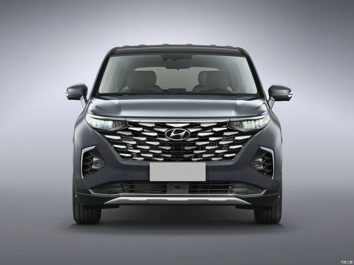Hyundai Custin 2021 – н.в. Минивэн — photo 3