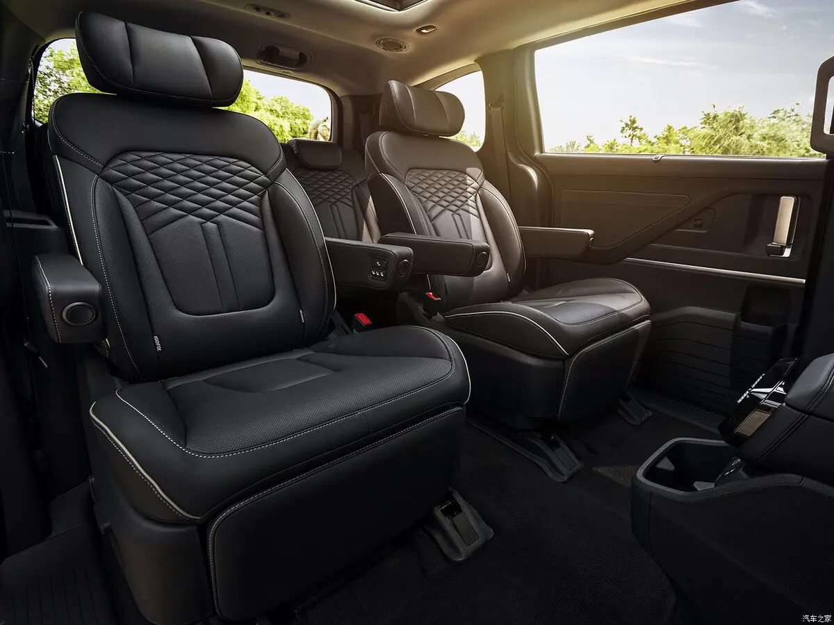 Hyundai Custin 2021 – н.в. Минивэн — photo 9