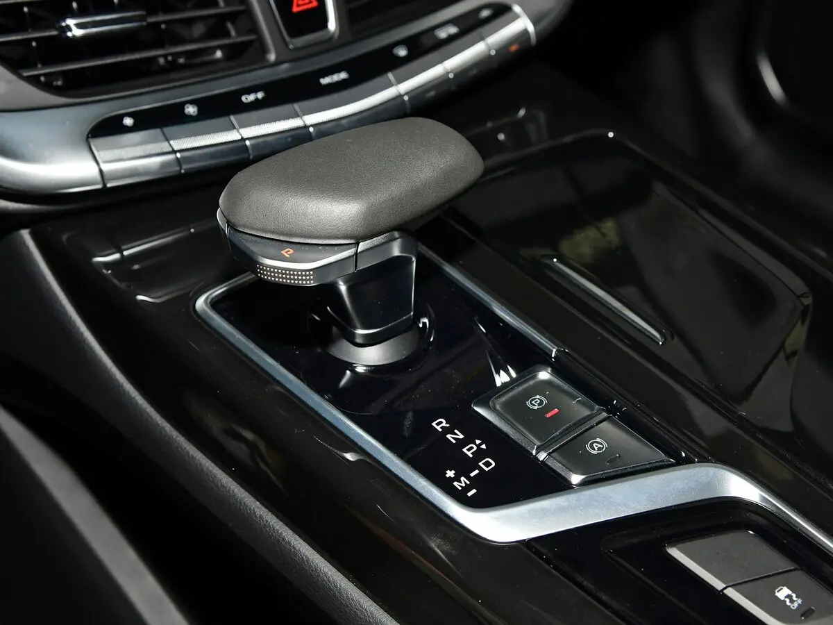 Geely GC9 I Рестайлинг Седан — сүрөт 11