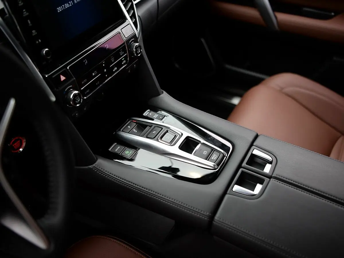 Honda UR-V I Внедорожник 5 дв. — photo 12