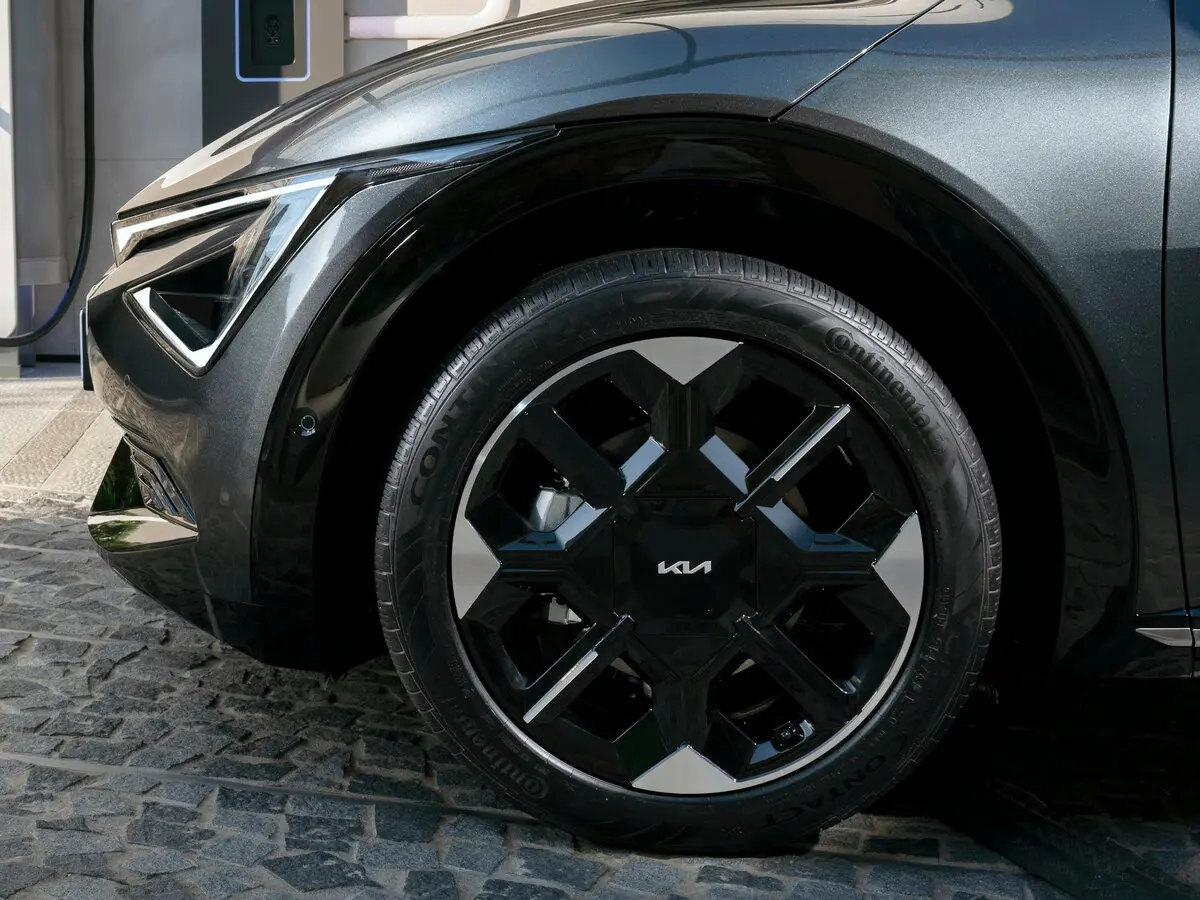Kia EV6 I Рестайлинг Внедорожник 5 дв. — сүрөт 9
