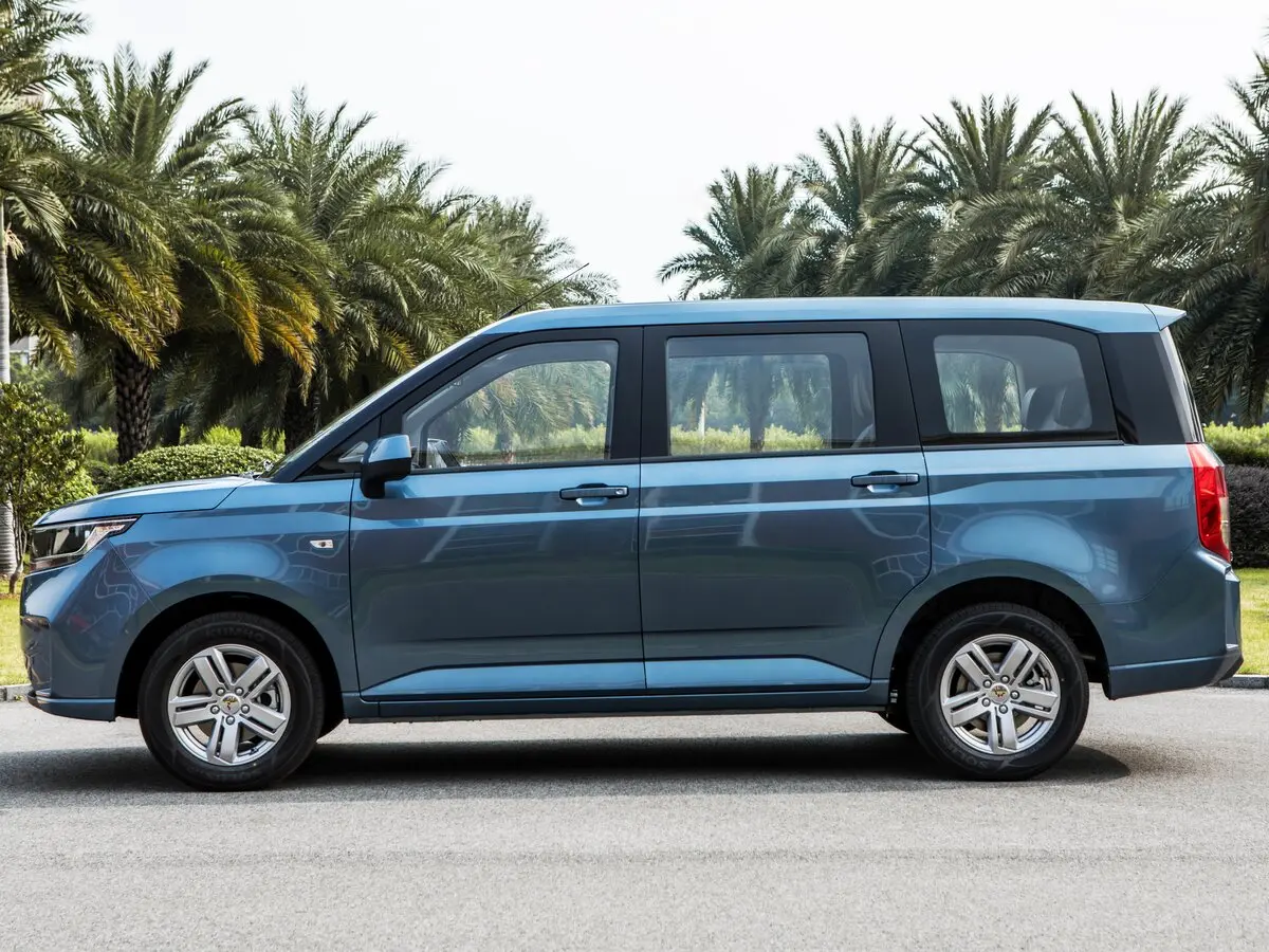 Wuling Hongguang Plus 2019 – н.в. Компактвэн — фото 2