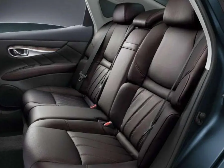 Nissan Fuga II Рестайлинг Седан — сүрөт 8