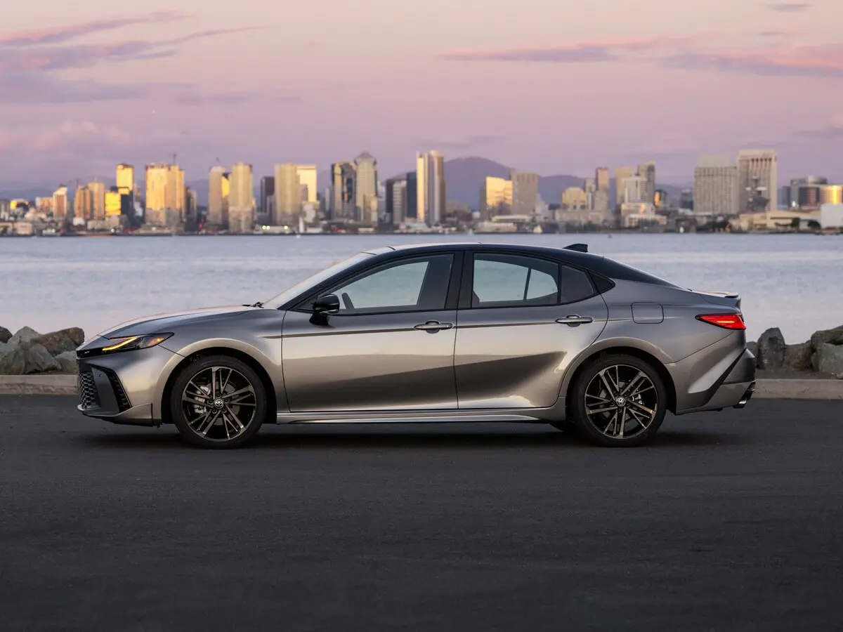 Toyota Camry IX (XV80) Седан — сүрөт 2