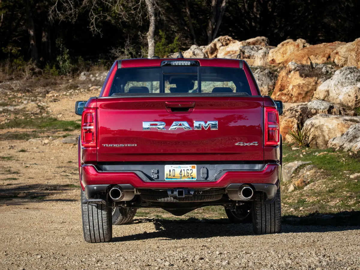 Ram 1500 V Рестайлинг Пикап Двойная кабина Crew Cab — сүрөт 3