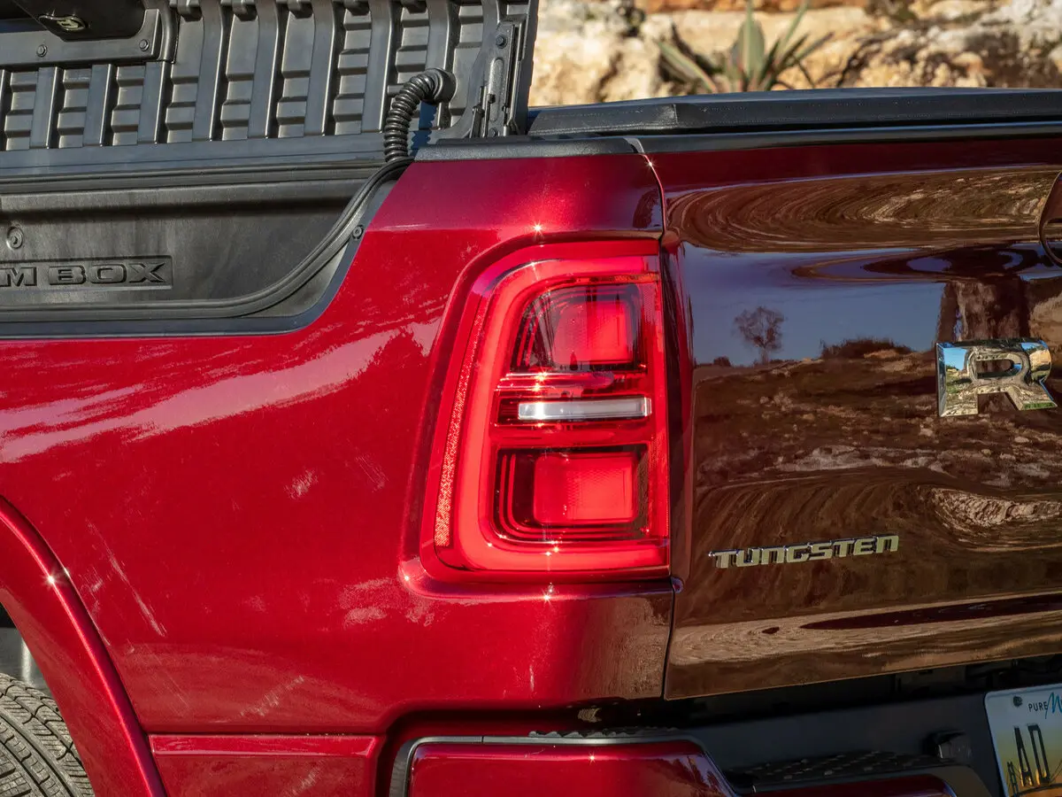 Ram 1500 V Рестайлинг Пикап Двойная кабина Crew Cab — сүрөт 13