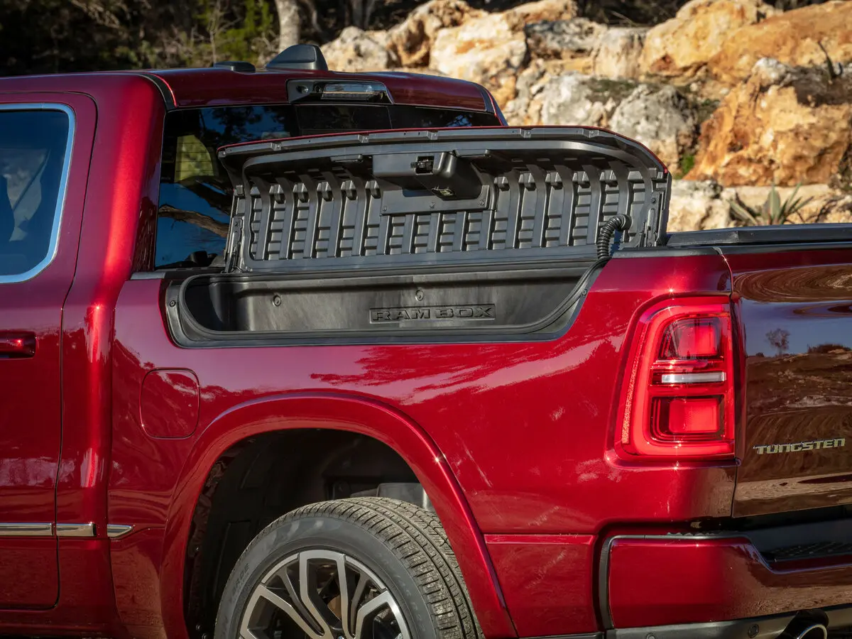 Ram 1500 V Рестайлинг Пикап Двойная кабина Crew Cab — сүрөт 14