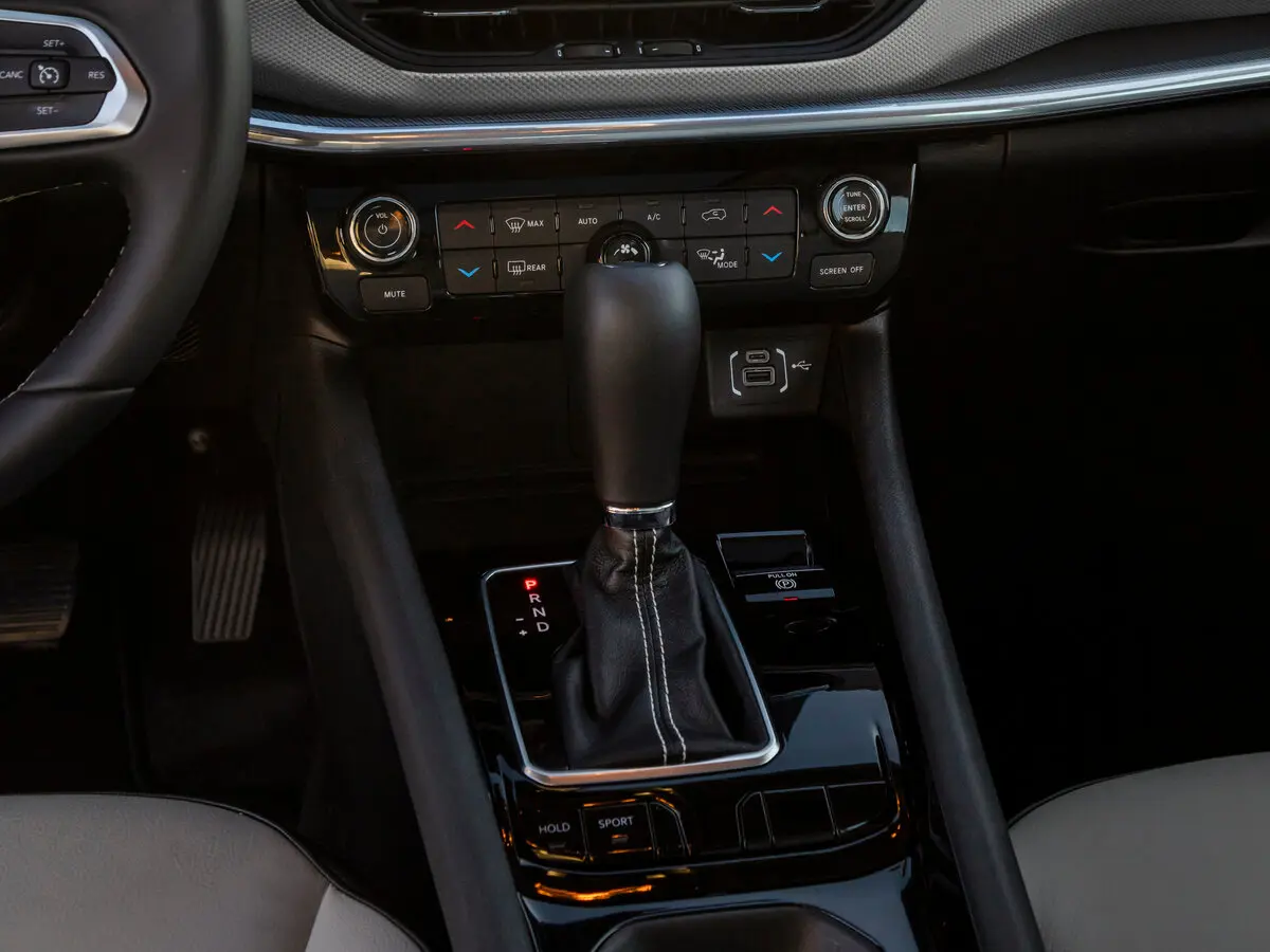 Jeep Compass II Рестайлинг Внедорожник 5 дв. — сүрөт 8