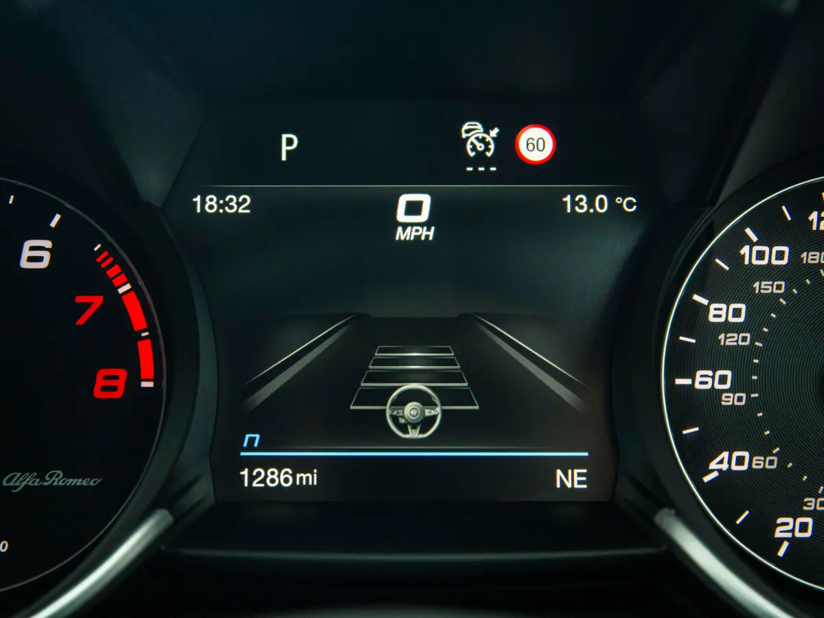 Alfa Romeo Giulia II (952) Рестайлинг Седан — сүрөт 9
