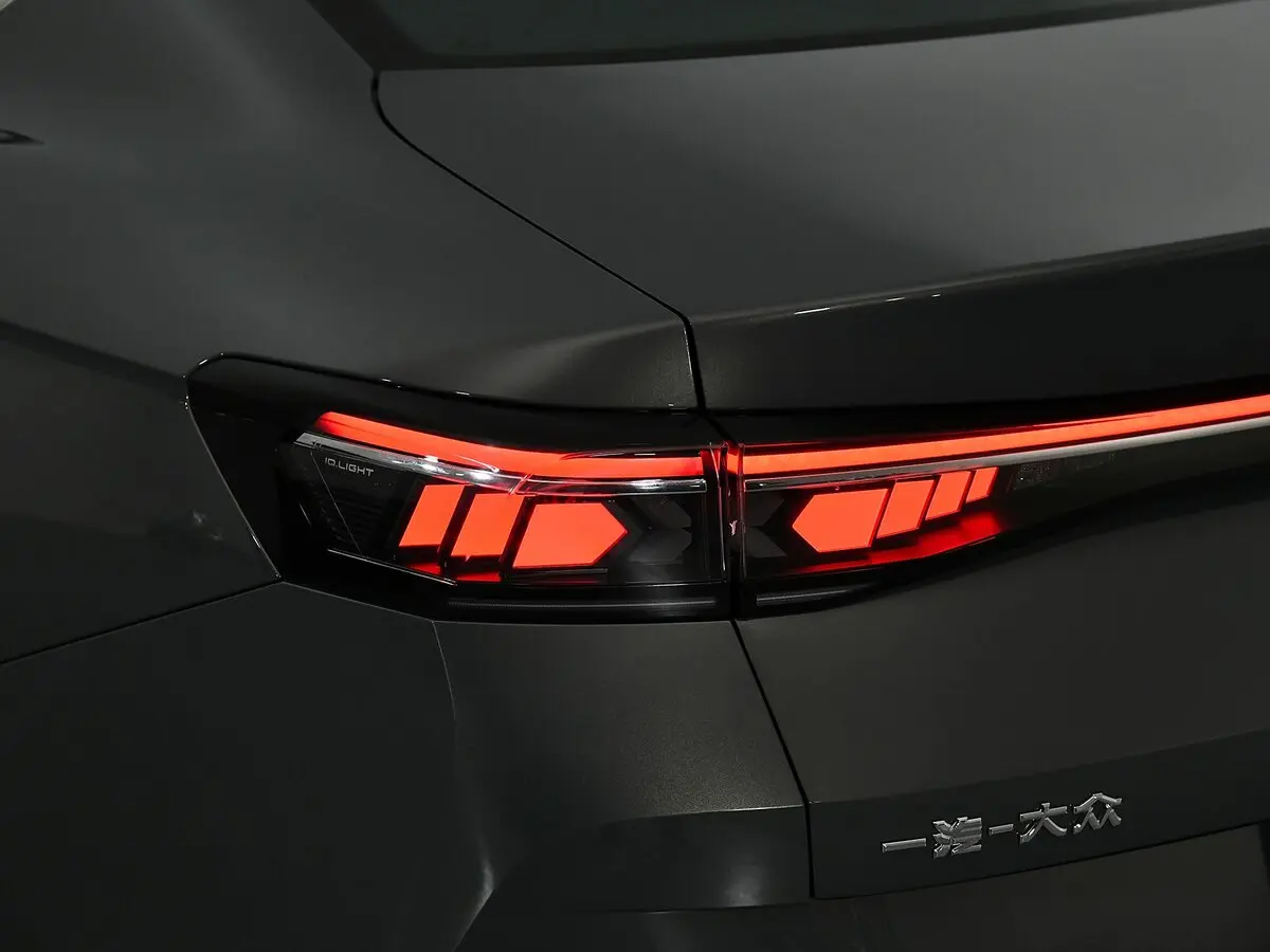 Volkswagen Magotan B9 Седан — photo 17