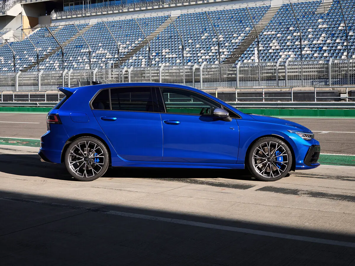 Volkswagen Golf R VIII Рестайлинг Хэтчбек 5 дв. — сүрөт 2