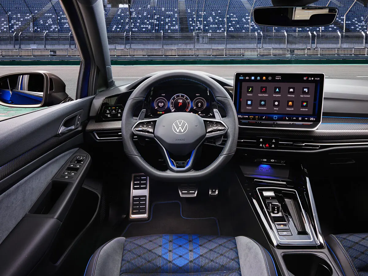 Volkswagen Golf R VIII Рестайлинг Хэтчбек 5 дв. — сүрөт 8