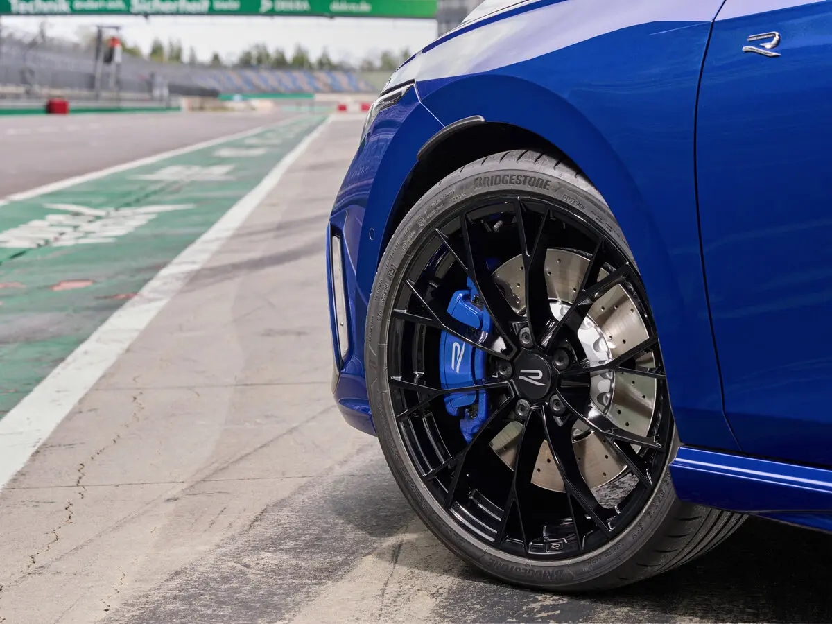 Volkswagen Golf R VIII Рестайлинг Универсал 5 дв. — сүрөт 13