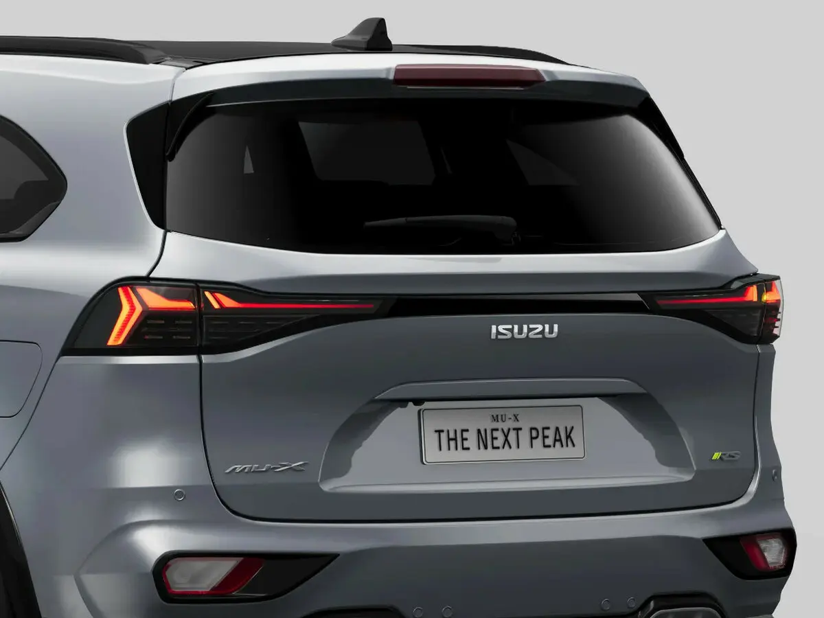 Isuzu MU-X II Рестайлинг Внедорожник 5 дв. — photo 7