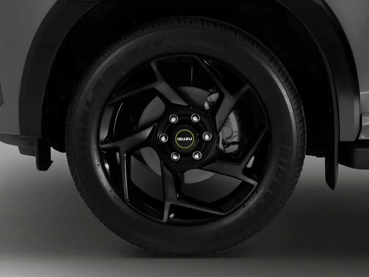 Isuzu MU-X II Рестайлинг Внедорожник 5 дв. — photo 10