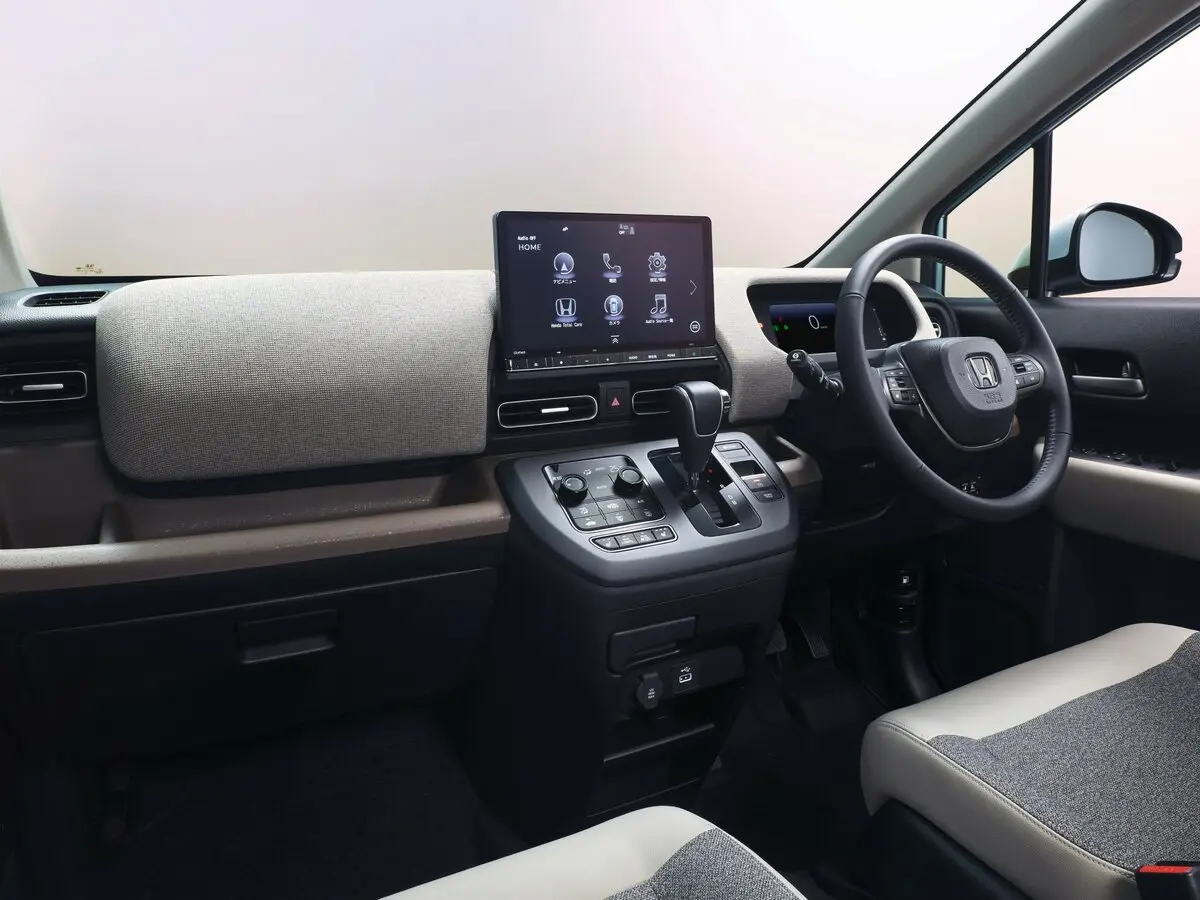 Honda Freed III Компактвэн Air — photo 5