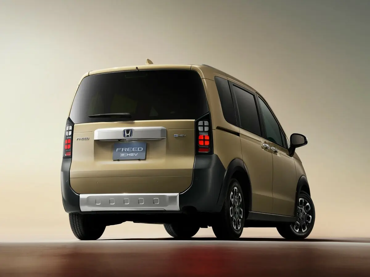 Honda Freed III Компактвэн Crosstar — сүрөт 3