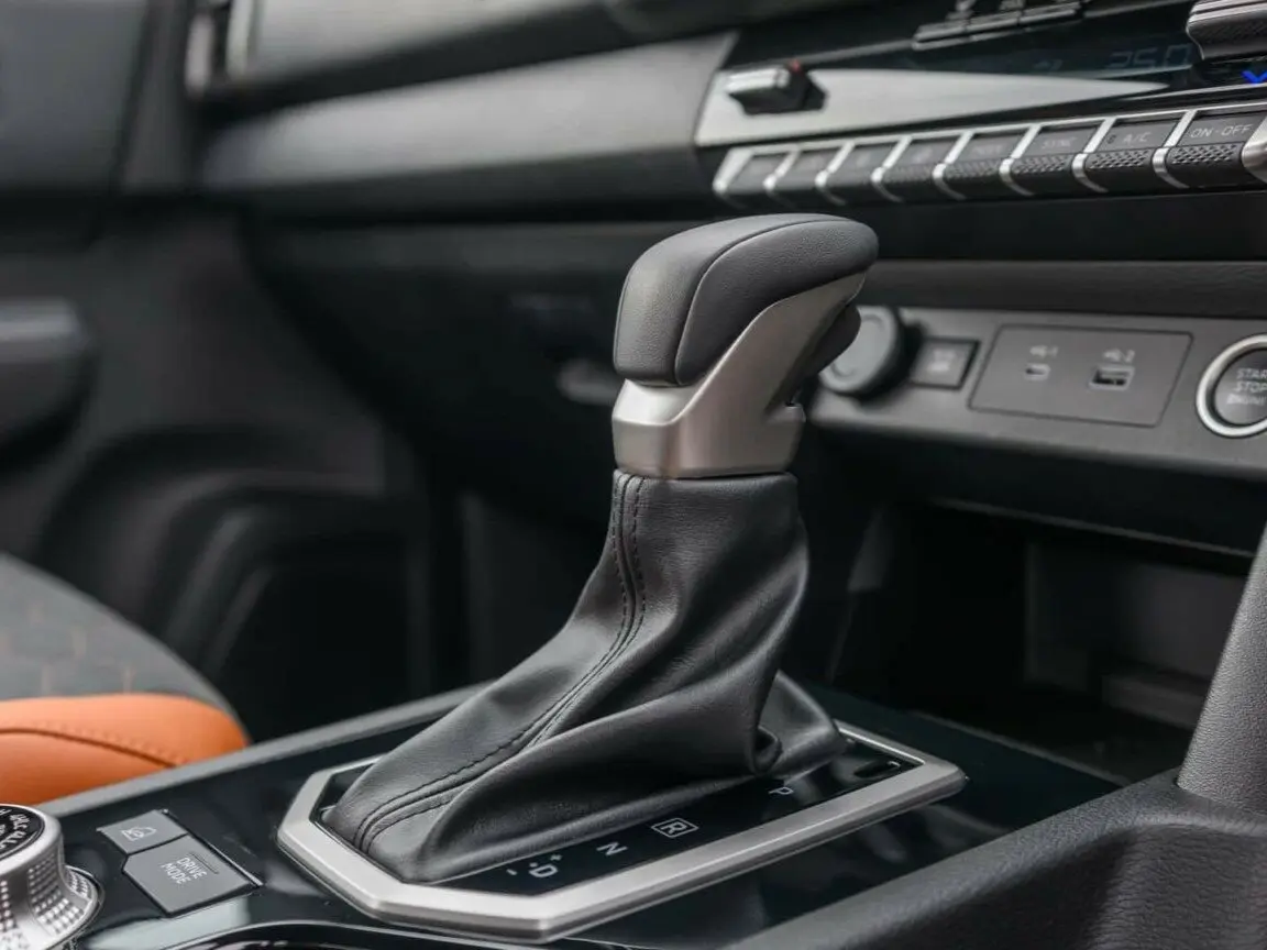 Mitsubishi Triton VI Пикап Полуторная кабина — сүрөт 6