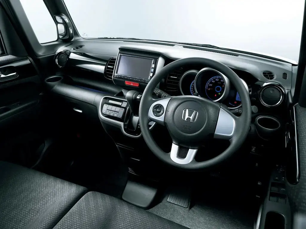 Honda N-BOX+ I Микровэн — 照片 5