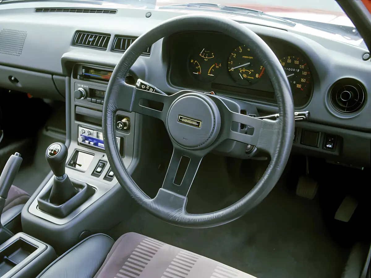 Mazda Savanna RX-7 I (SA) Рестайлинг Купе — сүрөт 4